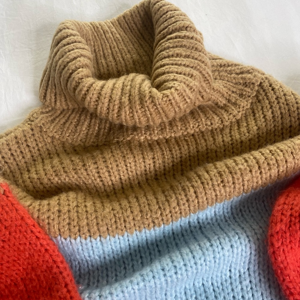 Woven Heart Cozy Knitted Turtle Neck Sweater. Size M. Tan Blue Red